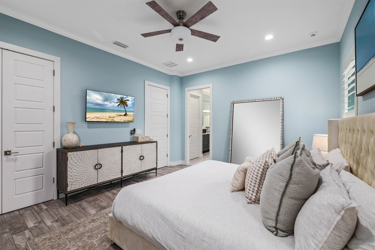 Primary bedroom retreat with king bed, en suite bathroom, laundry, smart TV