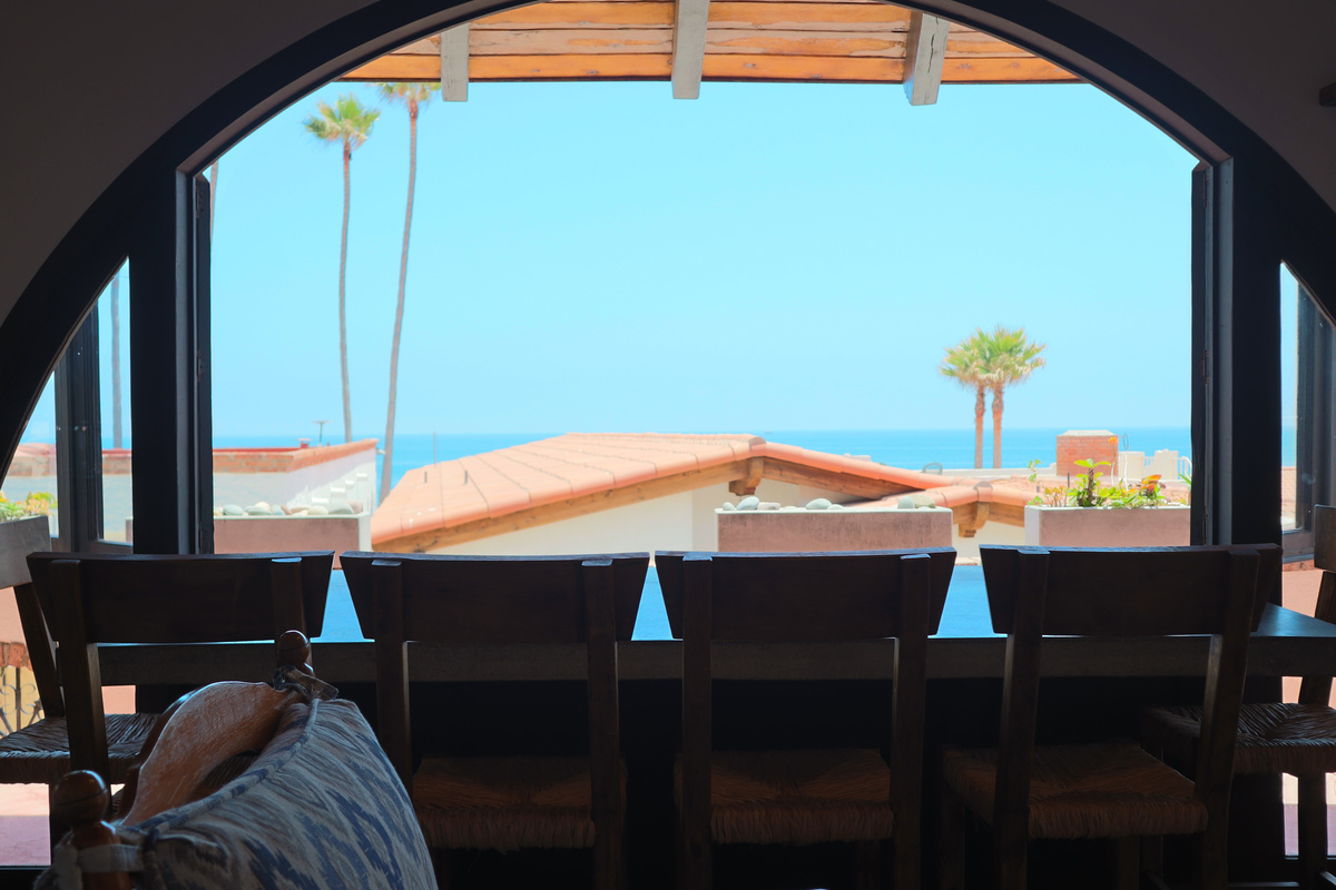 El Nido Interior / Exterior Dining Table