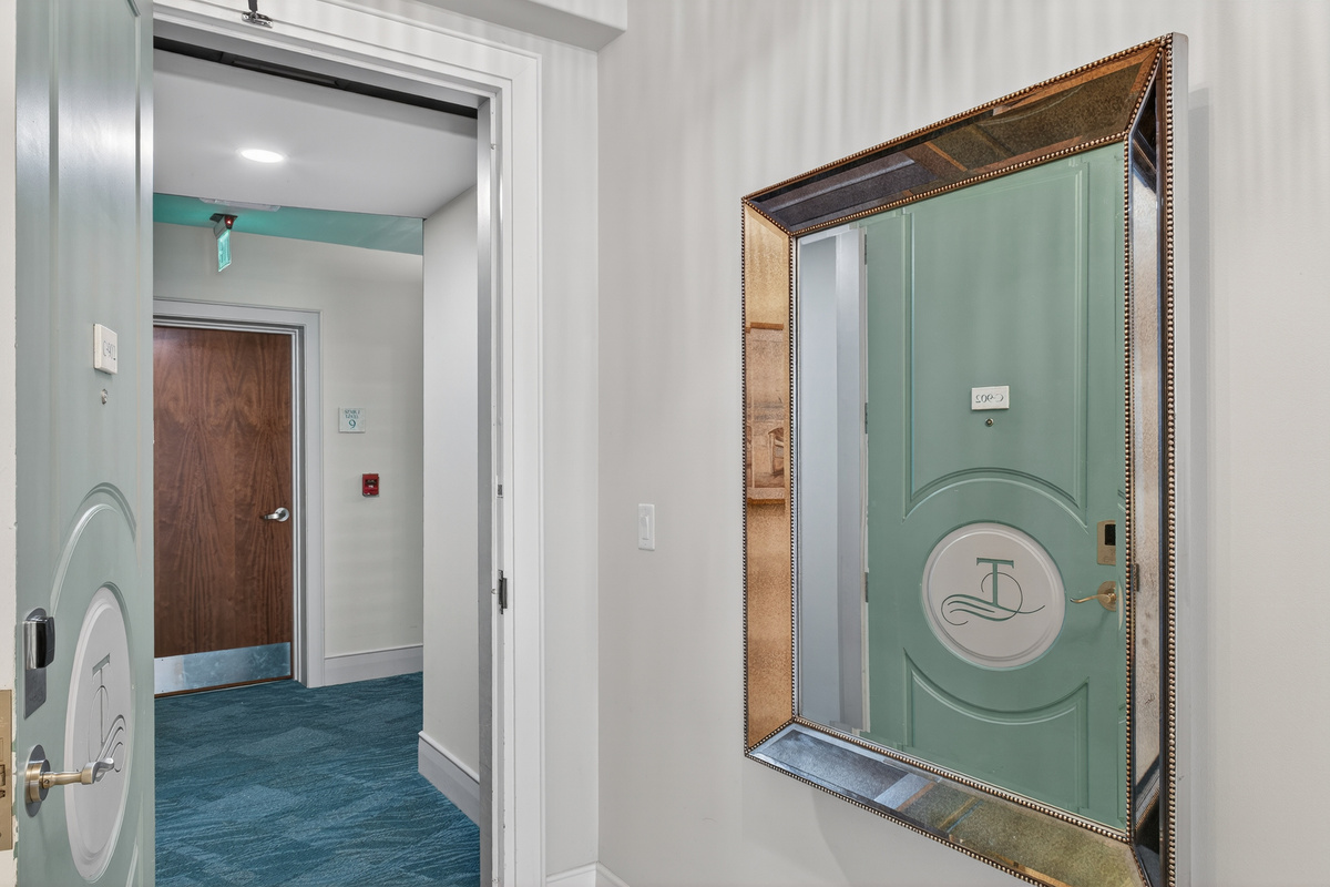 Hall / entry