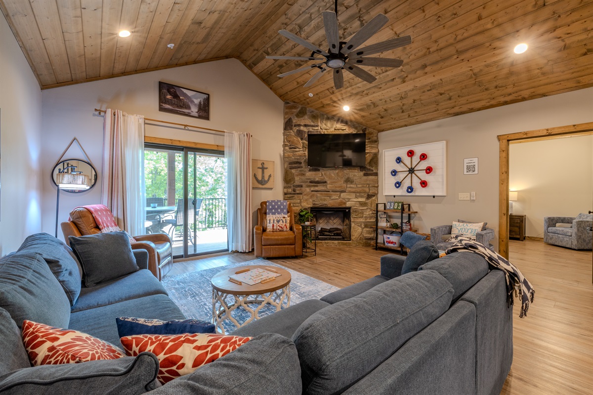 Spacious living room with fireplace