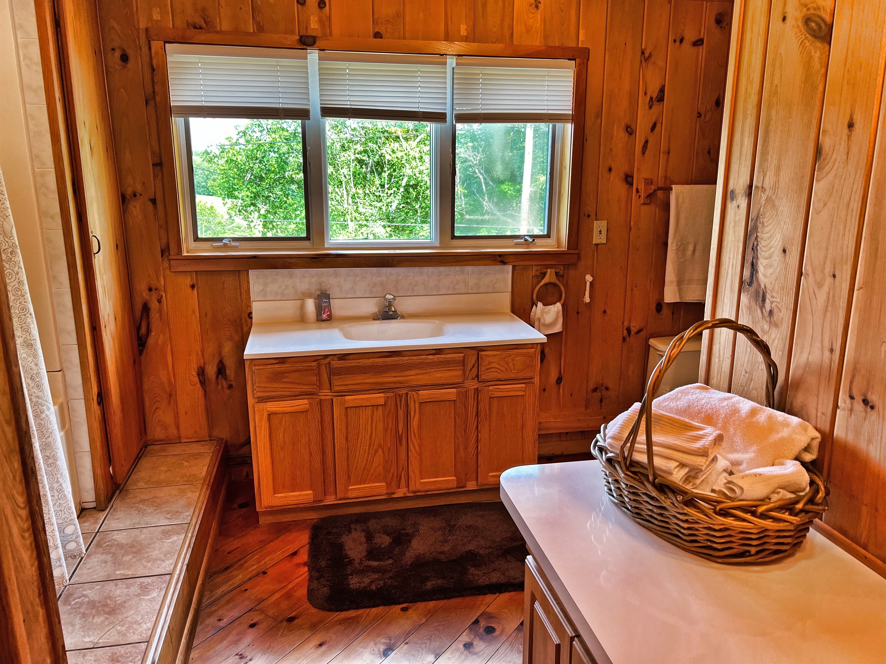Full en-suite bath to bedroom #2 with a tub/shower combo.