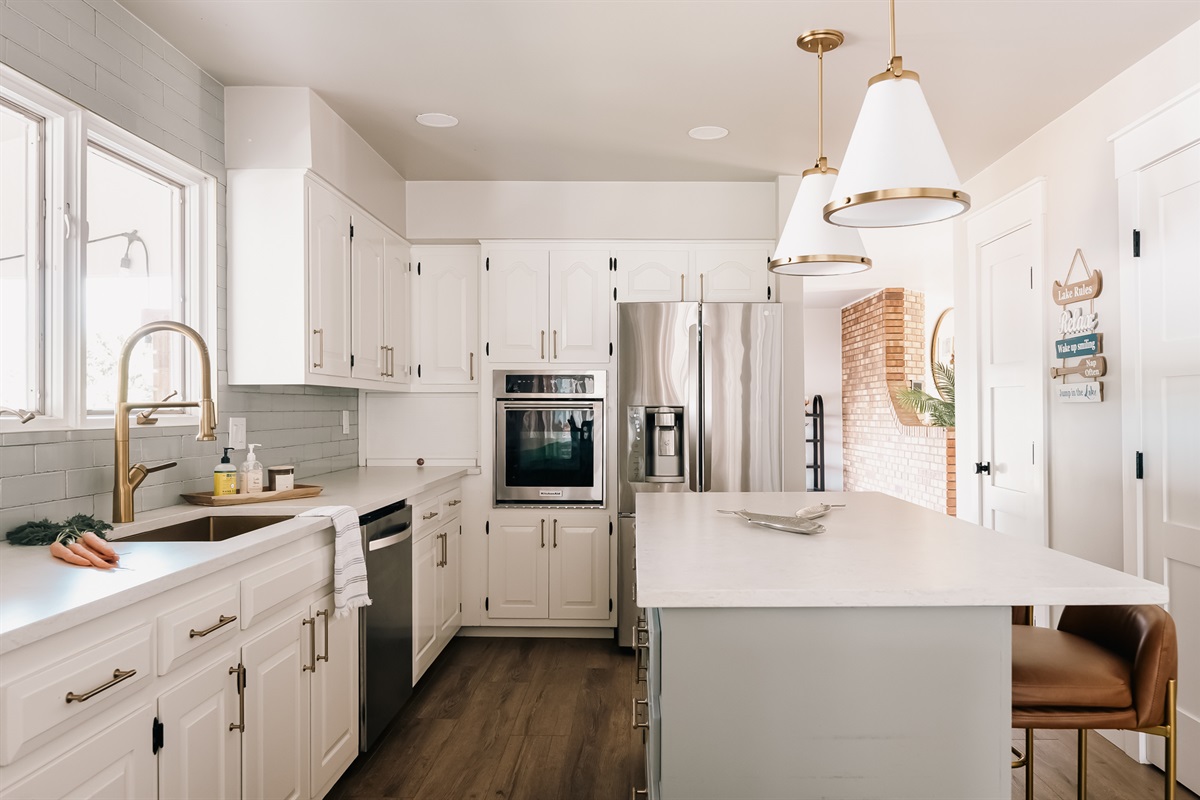 Fully stocked Kitchen!