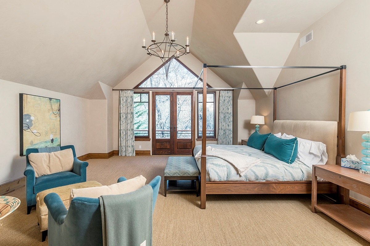 BR 1- King Suite with king bed, romeo/juliette balcony overlooking Trail Creek