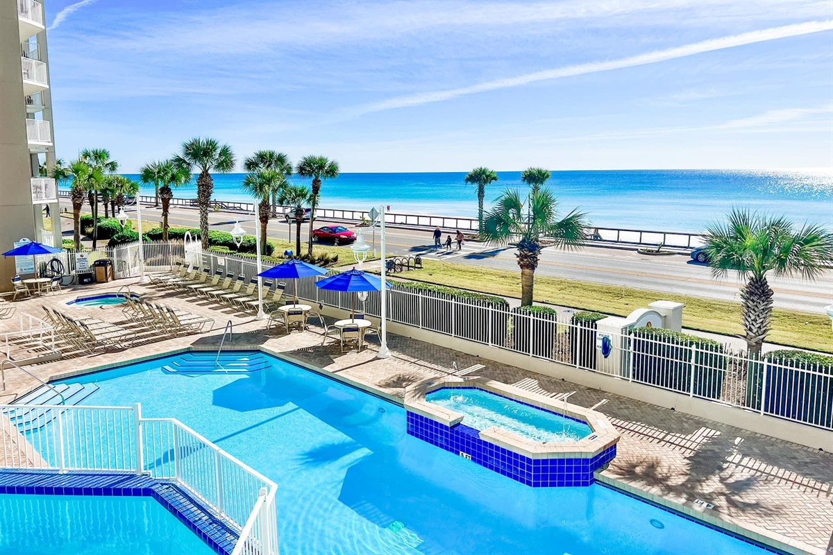 Majestic Sun has a large pool, two hot tubs on the elevated, and spacious patio with plenty of seating and shade overlooking the shimmering Gulf of Mexico.