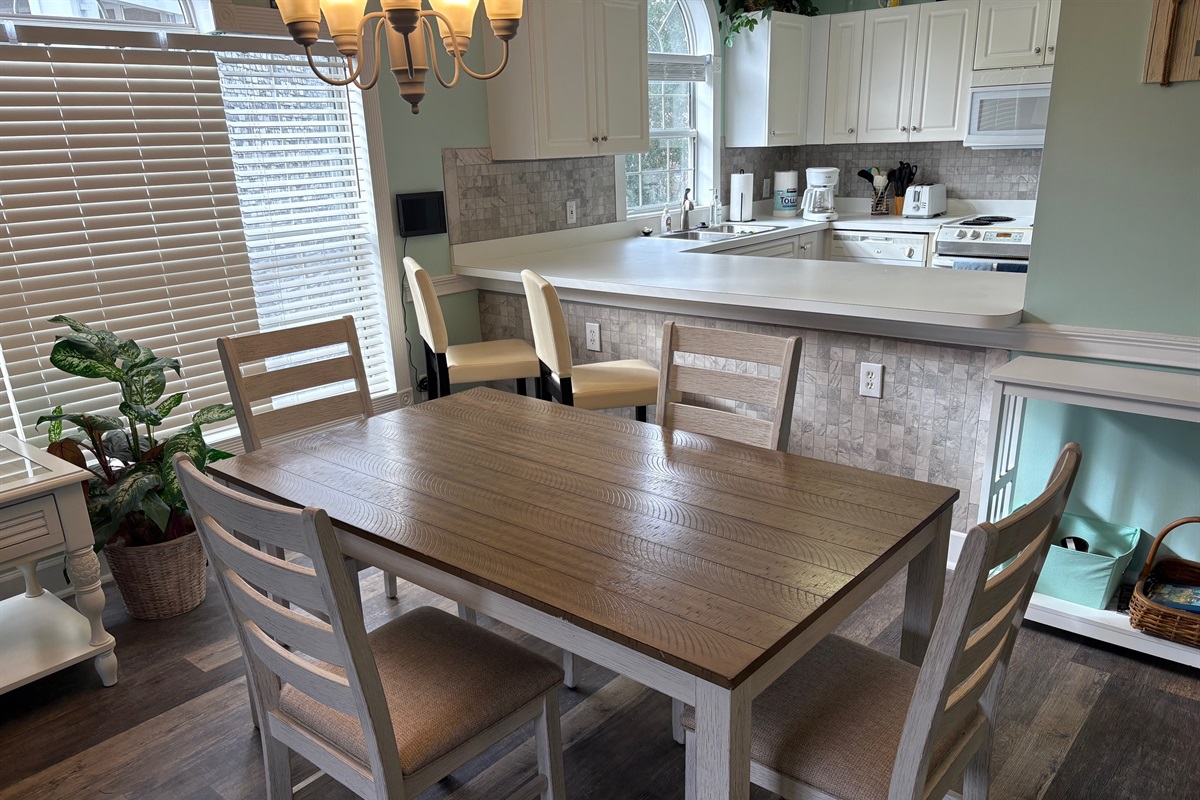 Dining Room/Breakfast Bar