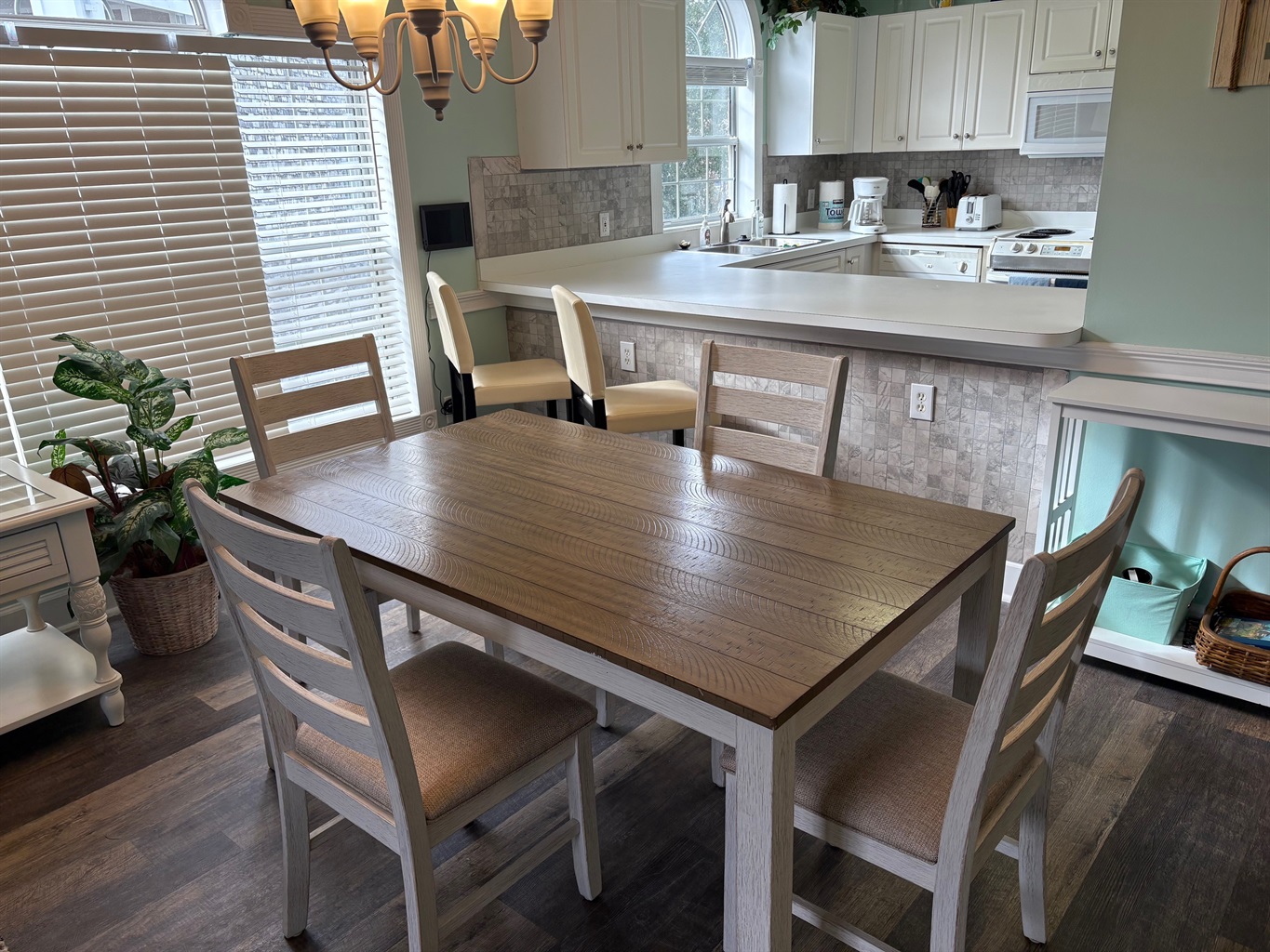 Dining Room/Breakfast Bar