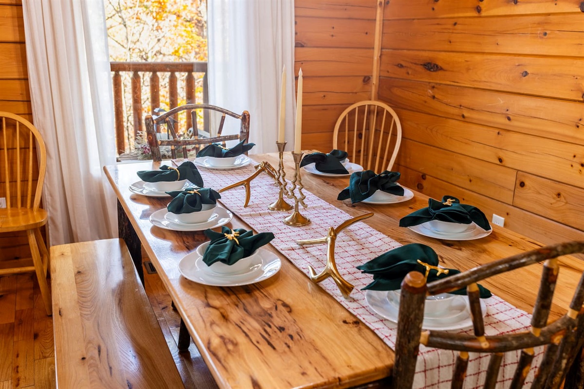 Enjoy meals with your family in the beautiful Smoky Mountains