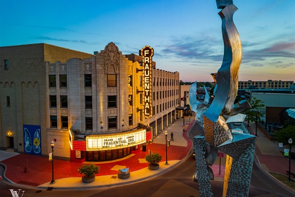 Muskegon downtown - Frauenthal Center