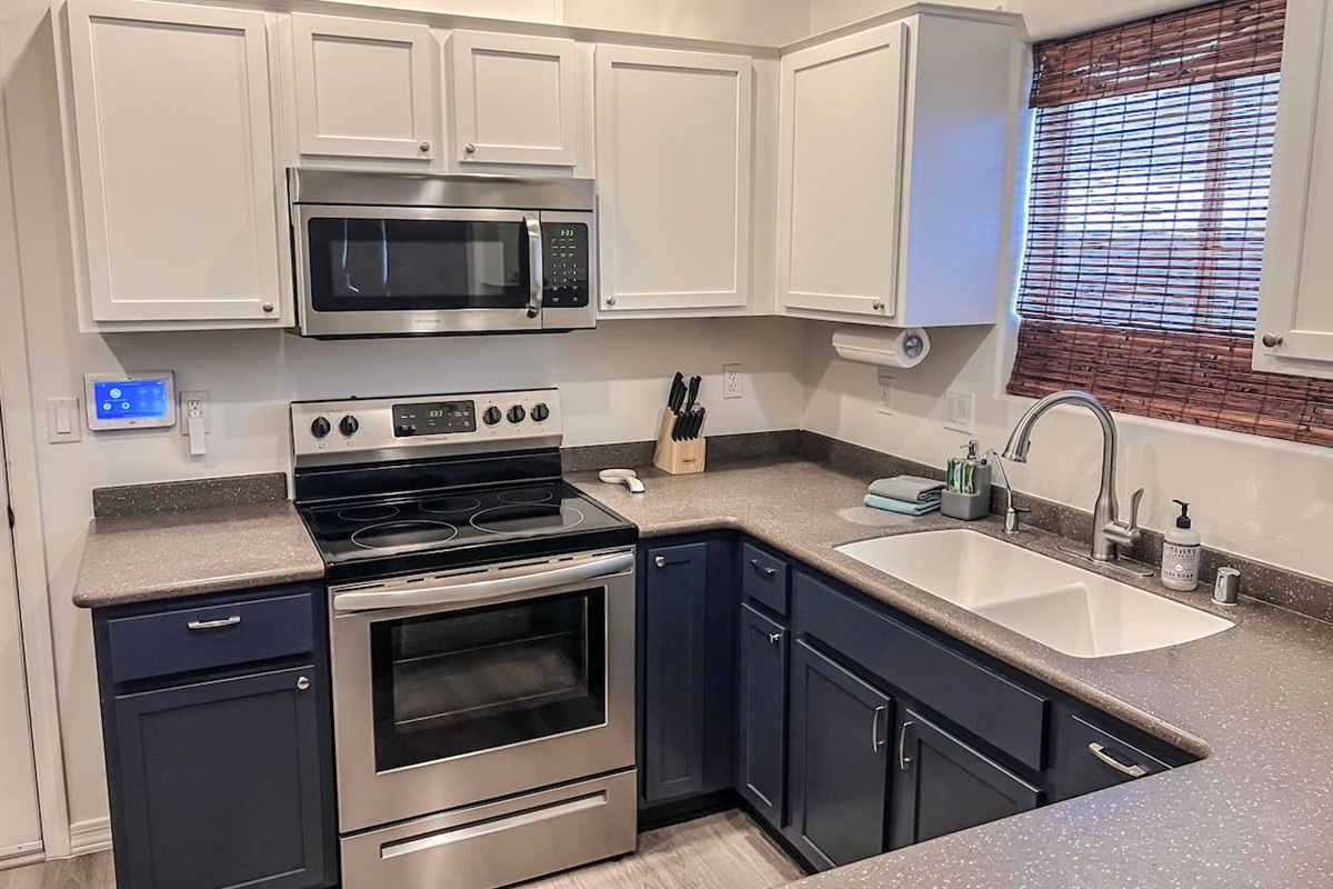 Fully equipped kitchen and ample counter space 