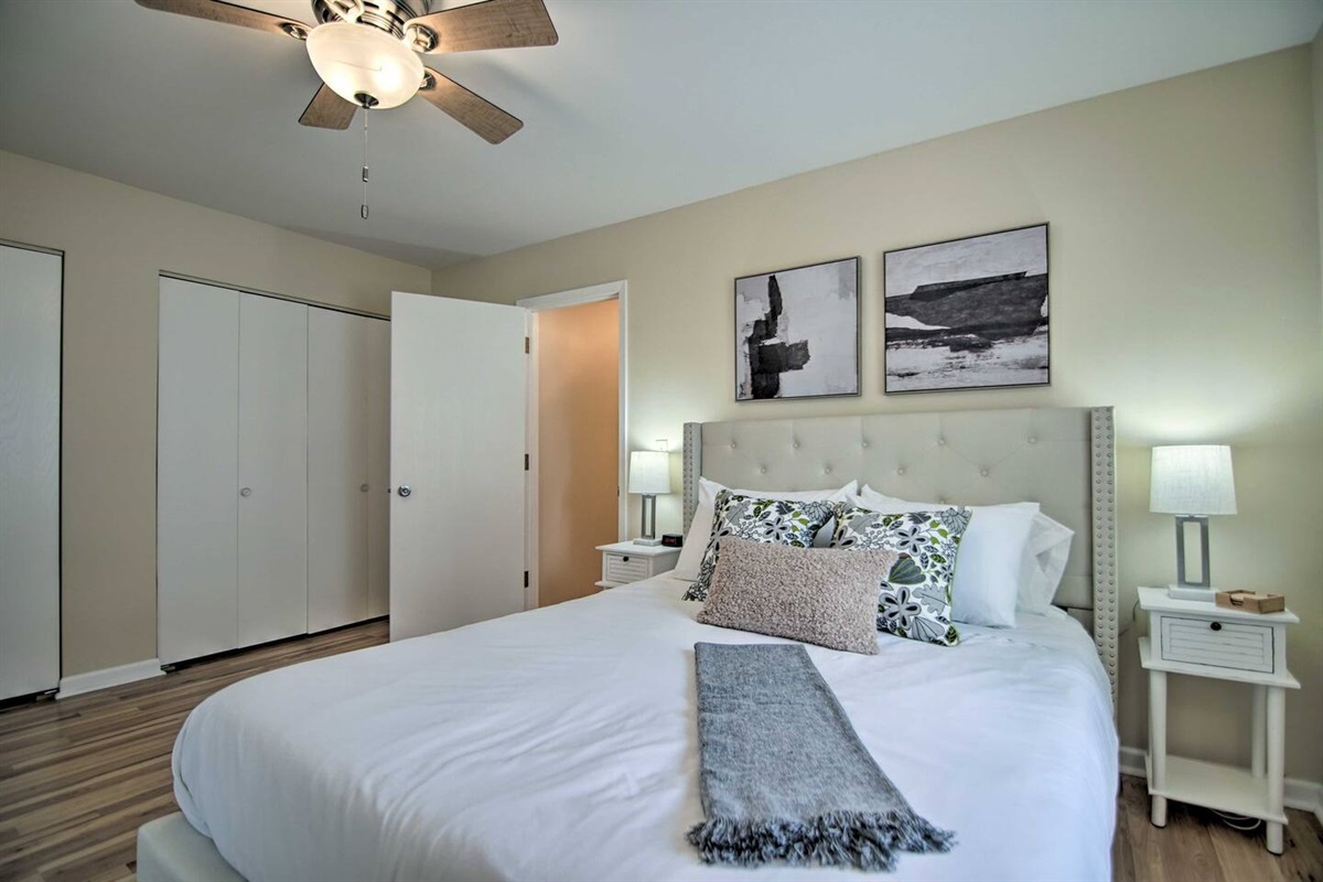 The modern, spacious master bedroom has a queen size bed and is a quiet sanctuary to rest and relax after all your travels and day trips.