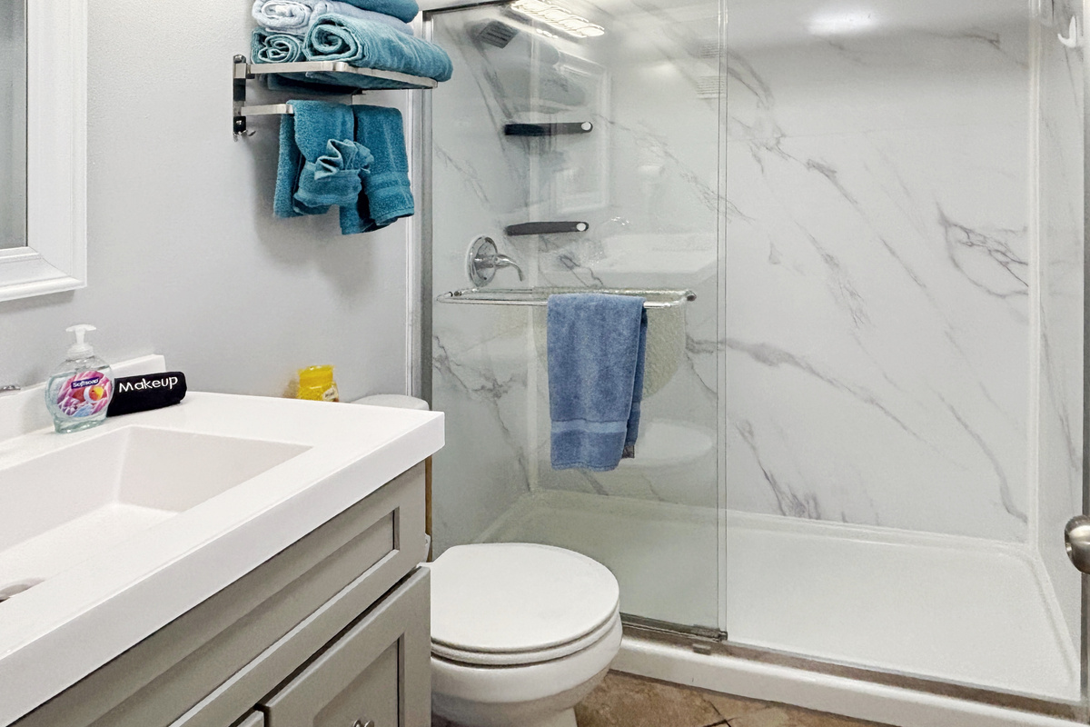 Now I can have fun with this shower head! Yes, indeed! Bathroom with walk in shower and rain shower head!