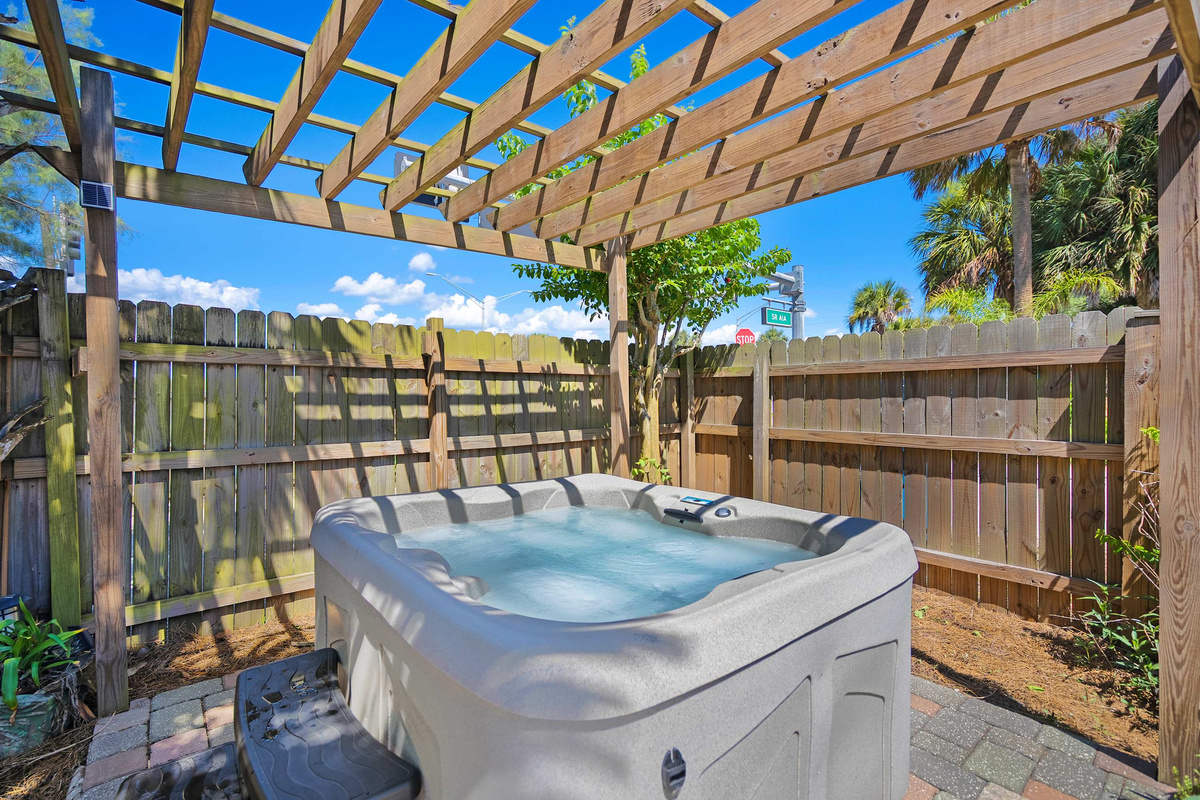 Slip into the hot tub under the pergola while the last of the sun filters through the slats. It is shared with the downstairs cottage, so you may end up swapping beach stories with neighbours, which is how the best holiday friendships tend to begin.