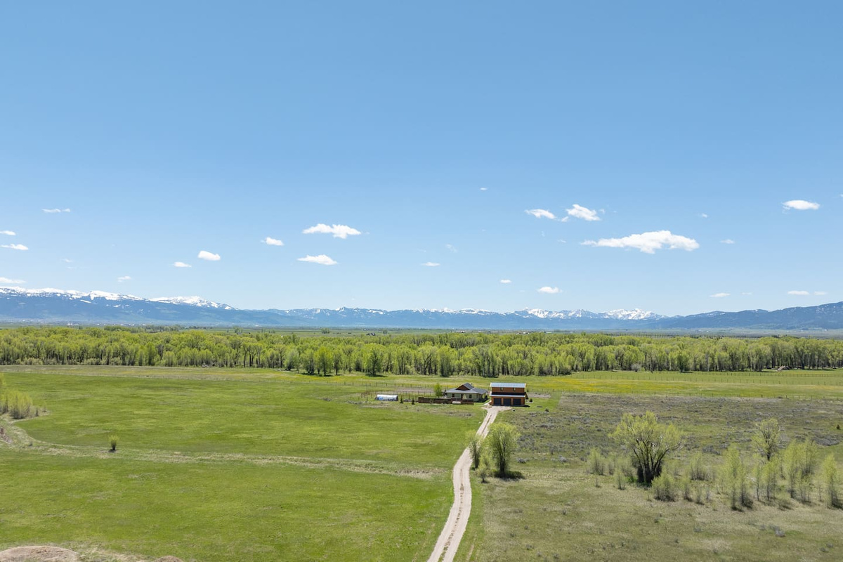 End of the road. South Leigh Creek & Snake River Range beyond.