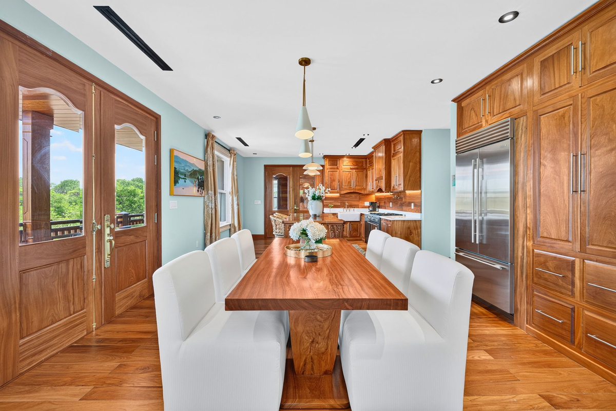 3rd Floor Dining Room | Rosewood Retreat | 2605 Palm Blvd, Isle of Palms, SC | IOP Escapes