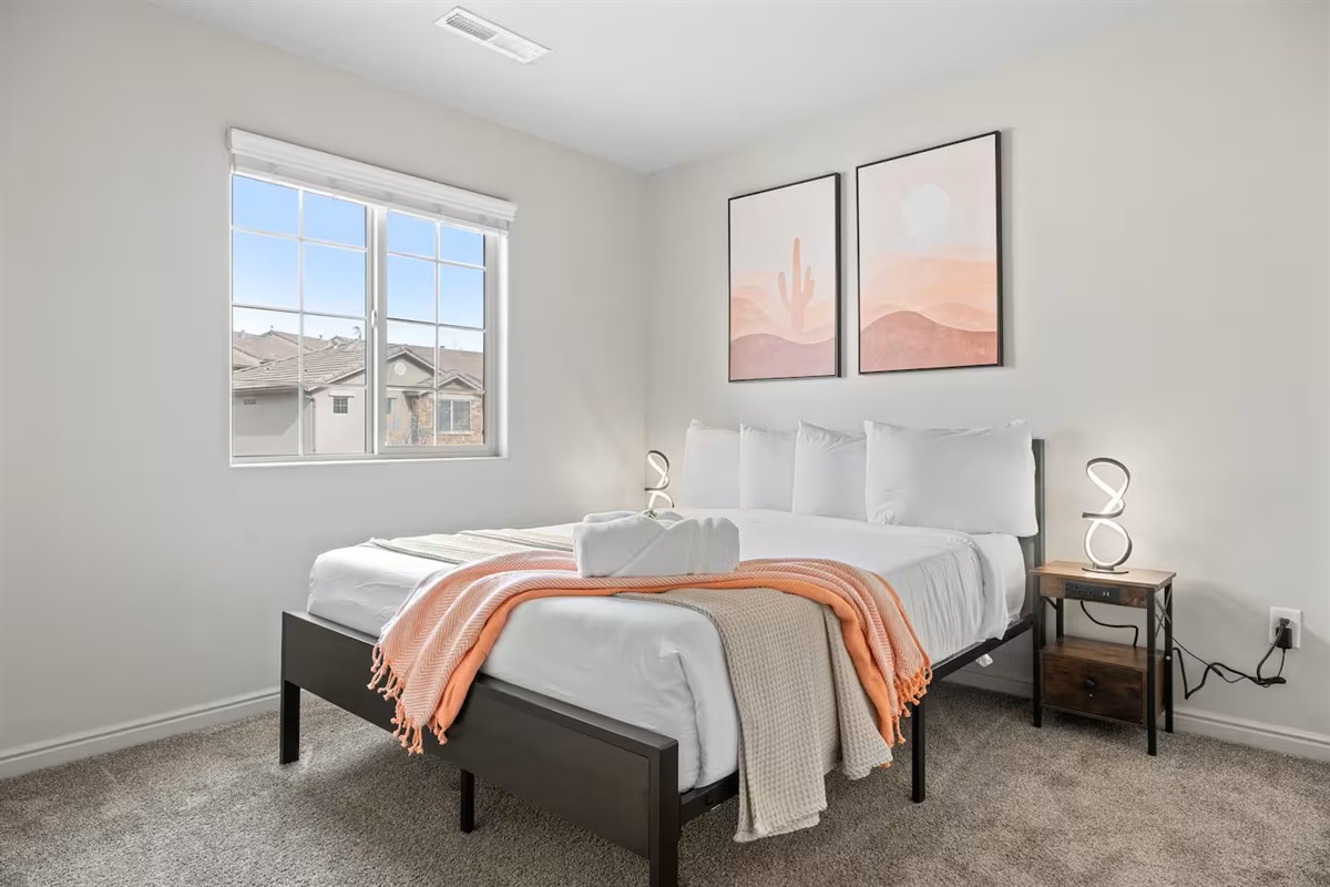 Sunny desert-chic bedroom