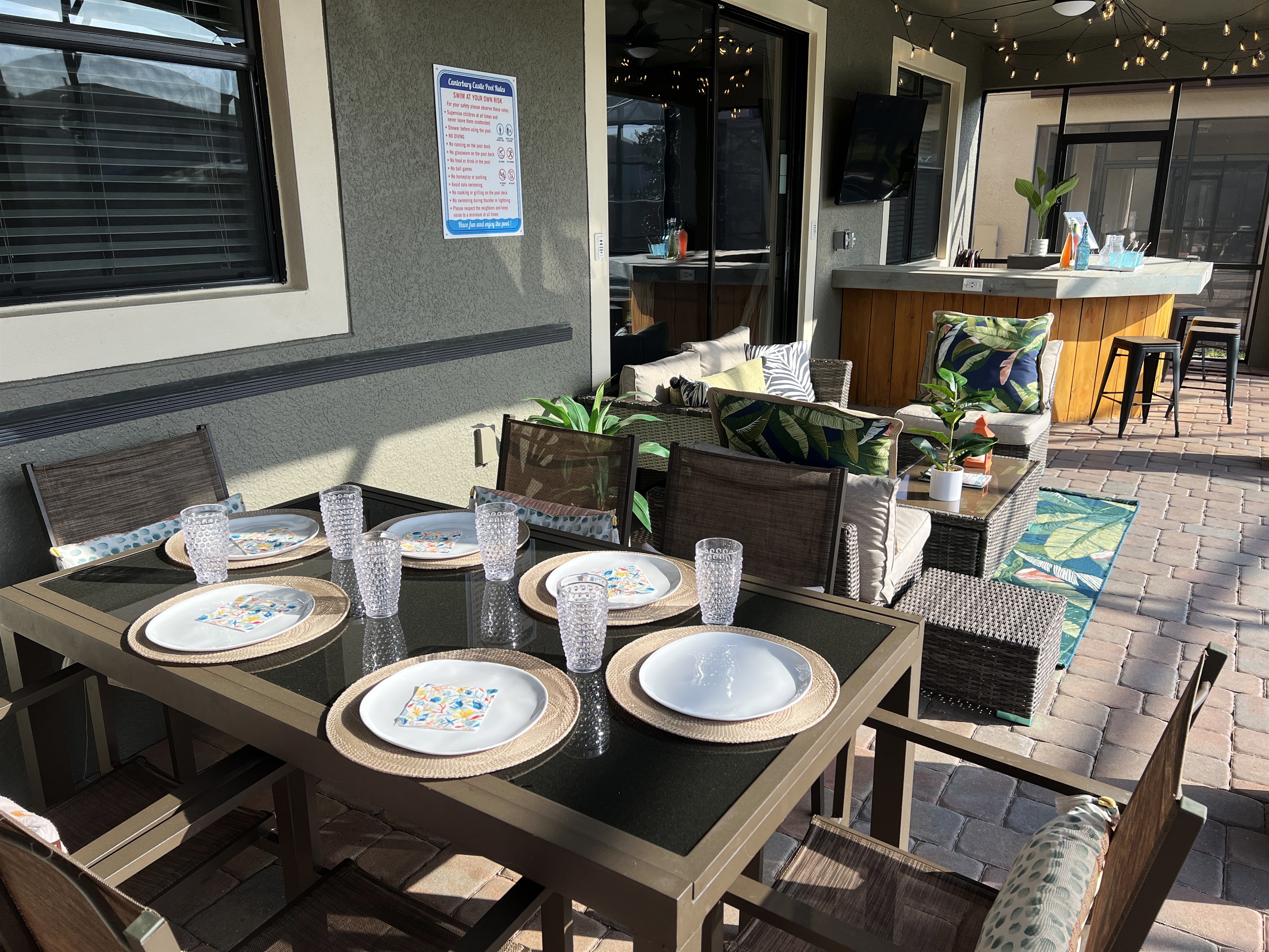 Table For 6 And Plenty Of Seating