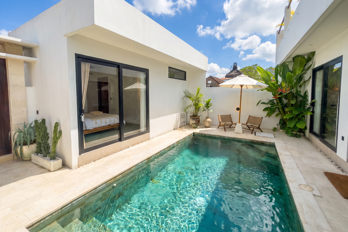 Pool area
