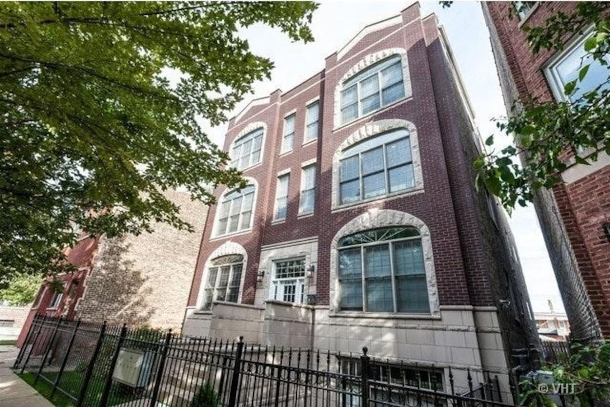 Secure Chicago building located in the heart of Ukrainian Village