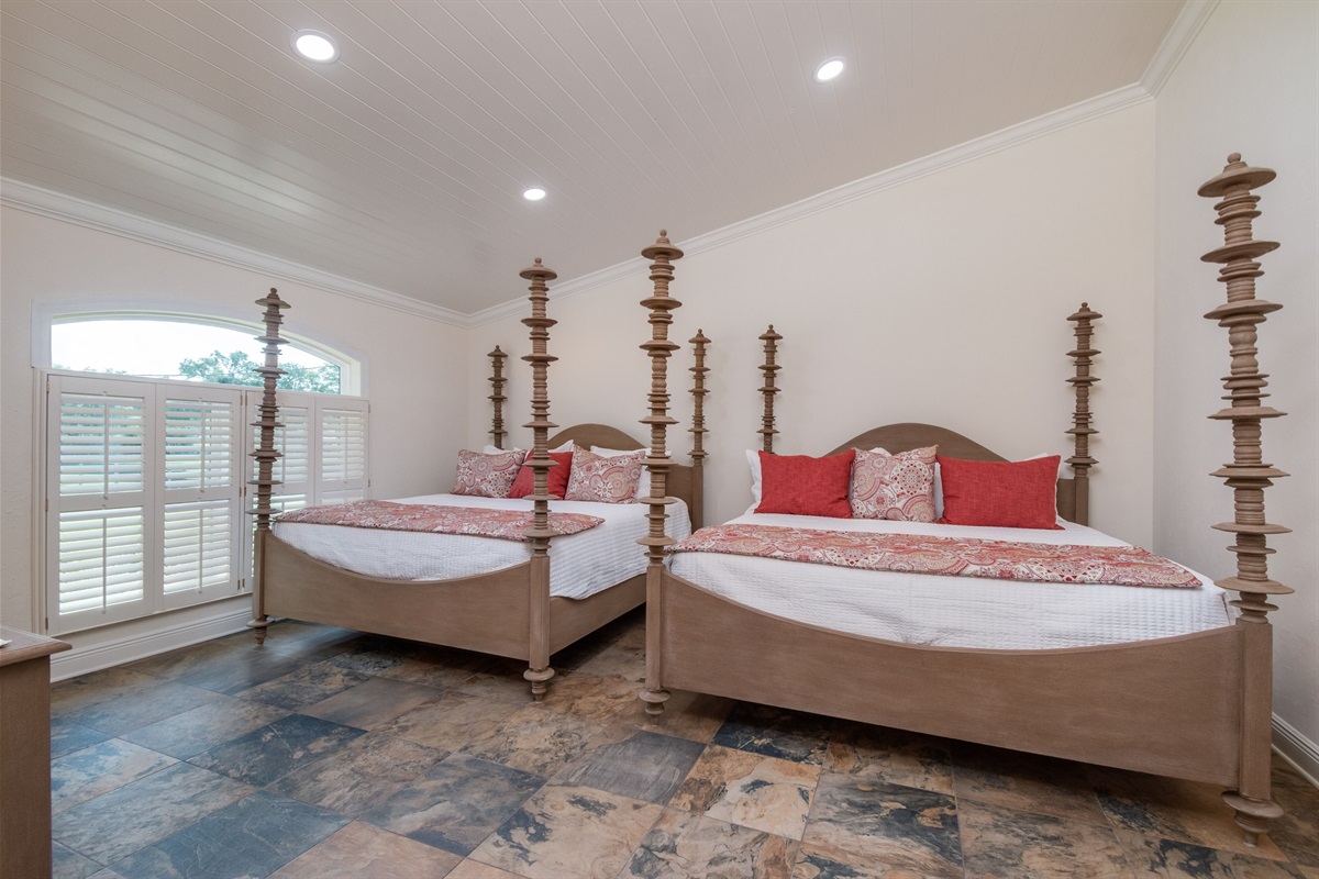 Double queen bedroom