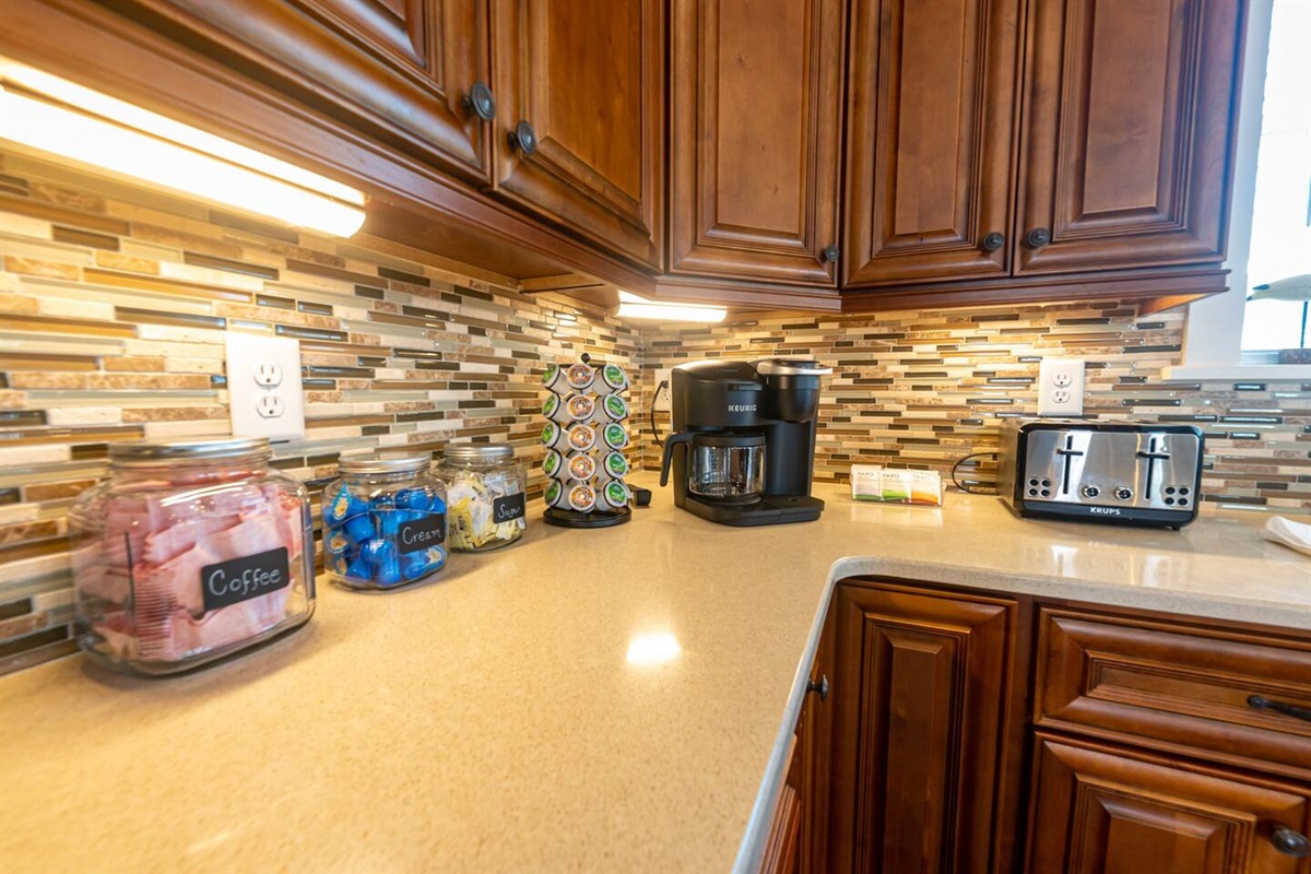 Fully equipped kitchen with a coffee and tea bar. Coffee, tea, sugar/Splenda, creamer is provided to help you start your day! 