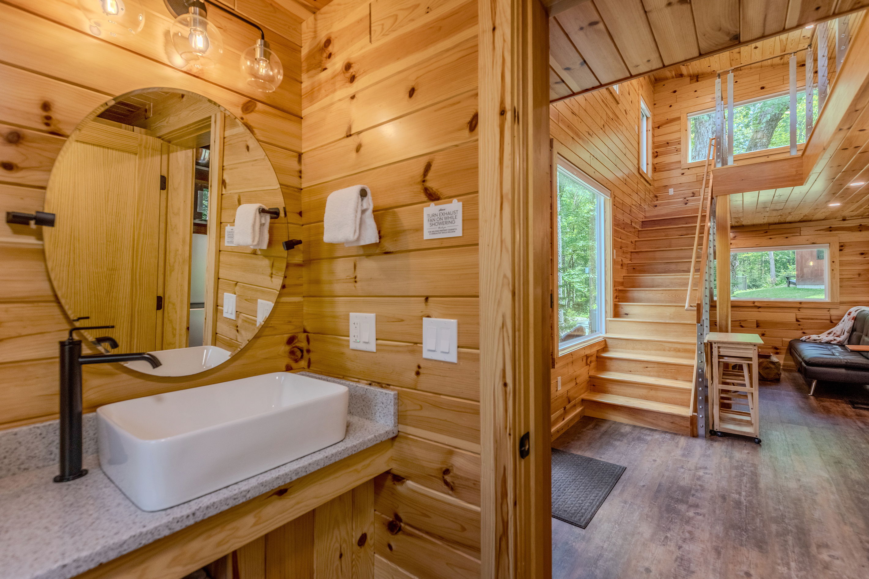 Convenient vanity area, with complimentary toiletries