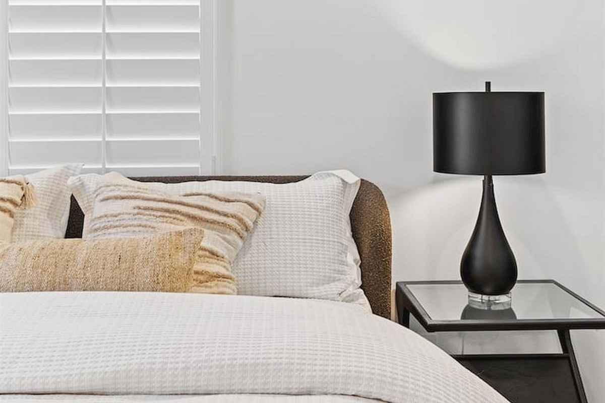 Soft neutral tones, layered textures, and cozy bedding create a calm and comfortable retreat to unwind at the end of the day. ✨