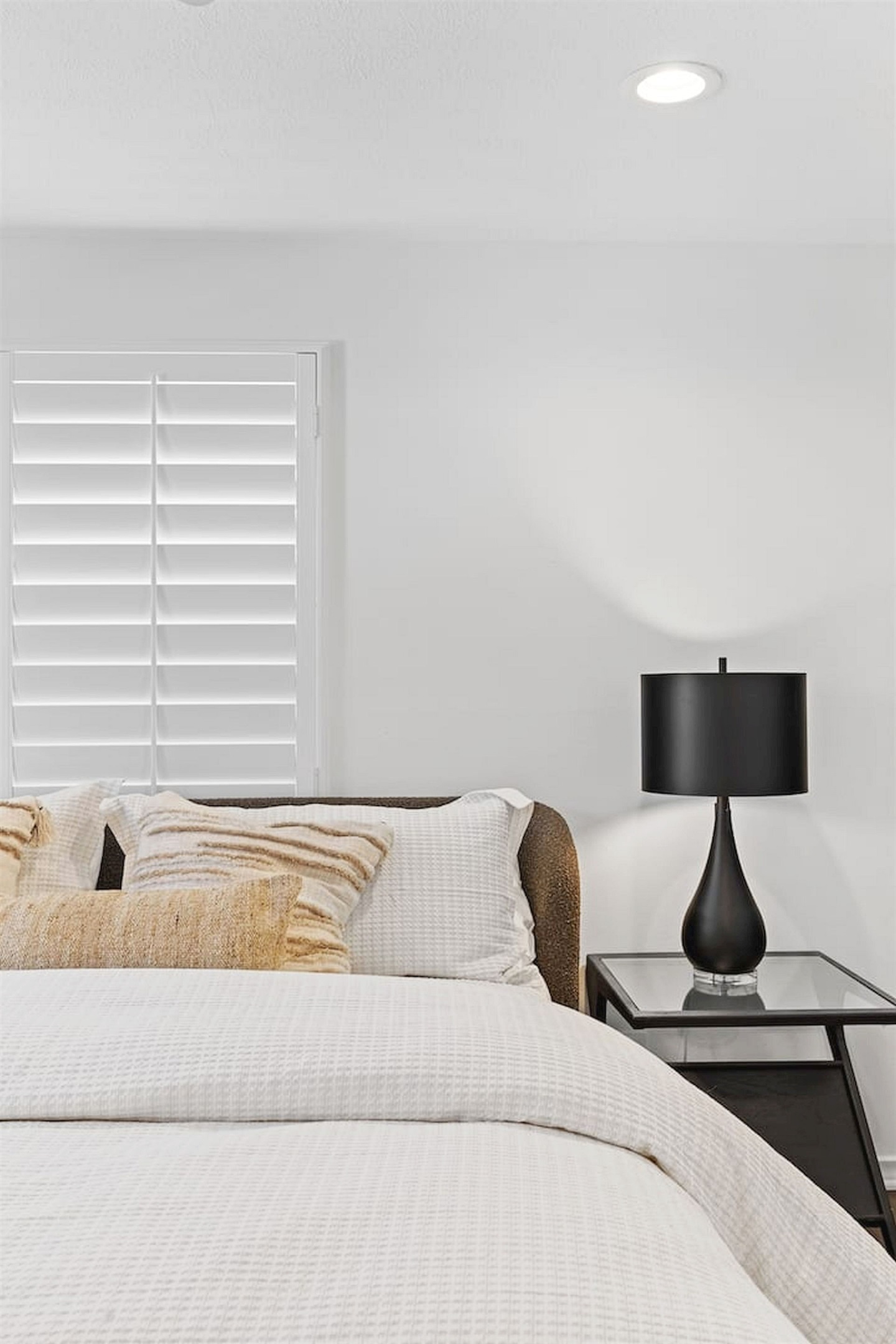 Soft neutral tones, layered textures, and cozy bedding create a calm and comfortable retreat to unwind at the end of the day. ✨