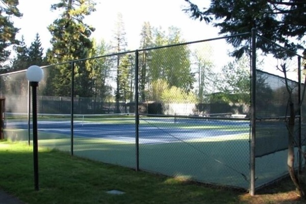 Tennis/pickleball courts open all summer for Tavern Shores guests