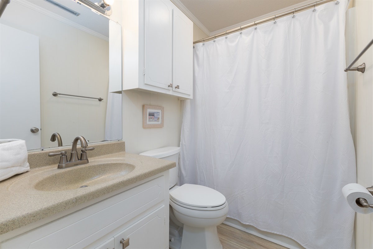 Bright, tidy bathroom 2