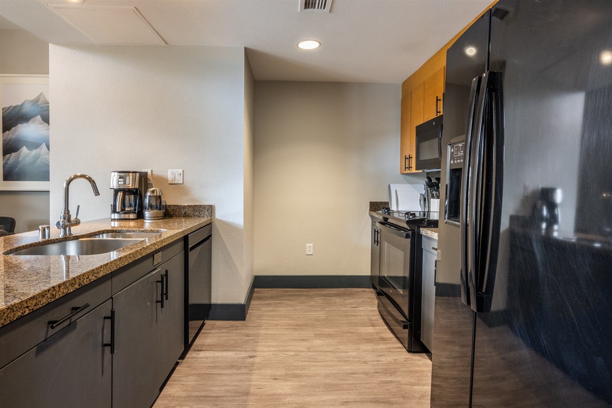Full-size appliances and generous prep space are rare at the Monache, and make everything from quick breakfasts to full dinners easy.