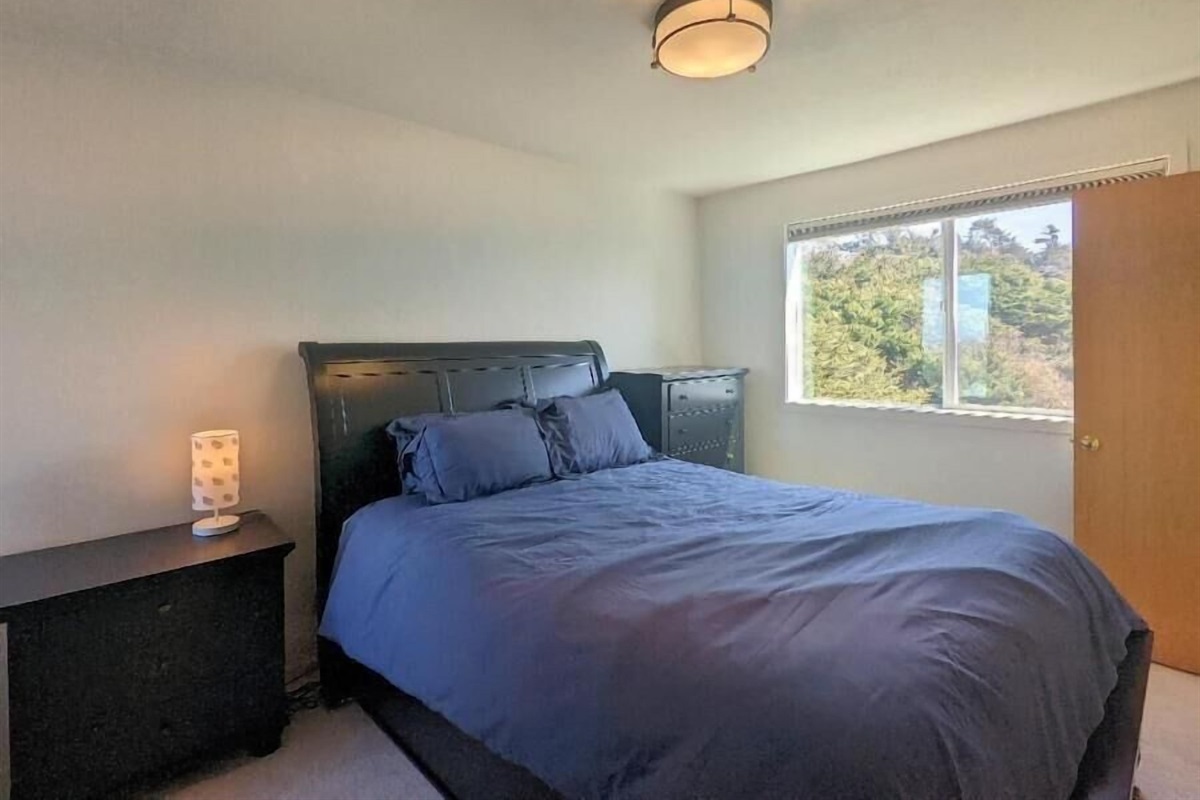 Queen bedroom