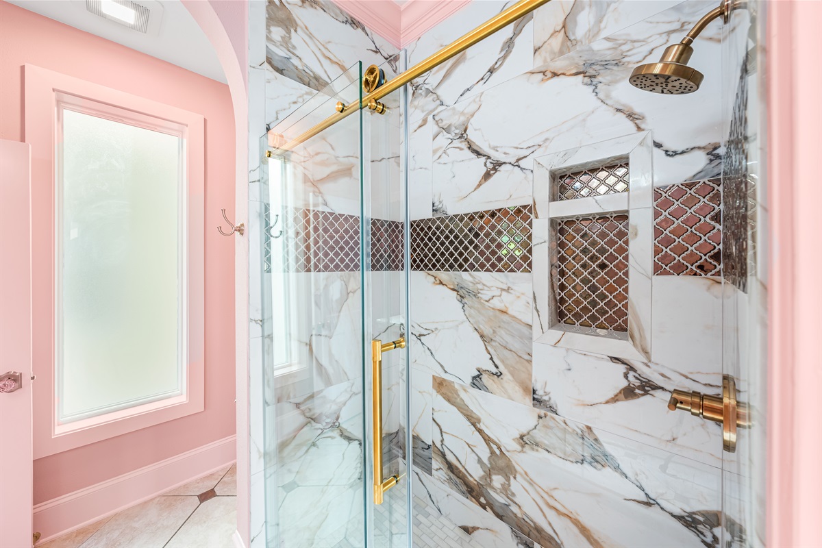 Second Floor Bath | Attached to King Suite & Common Area