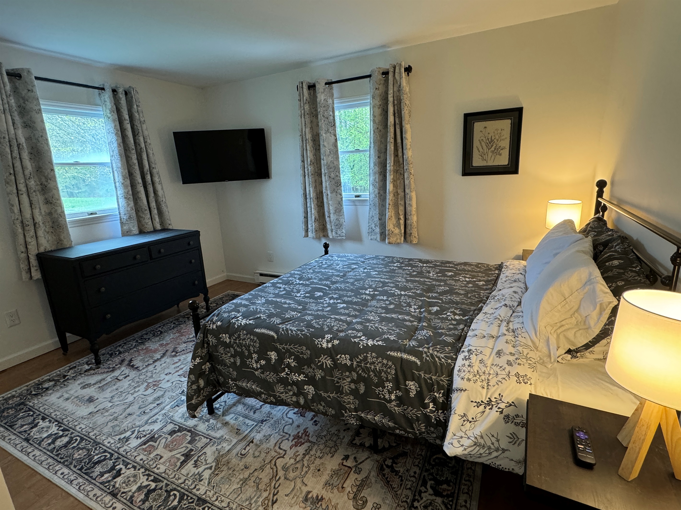 1st floor Queen bedroom #1 with SmartTV