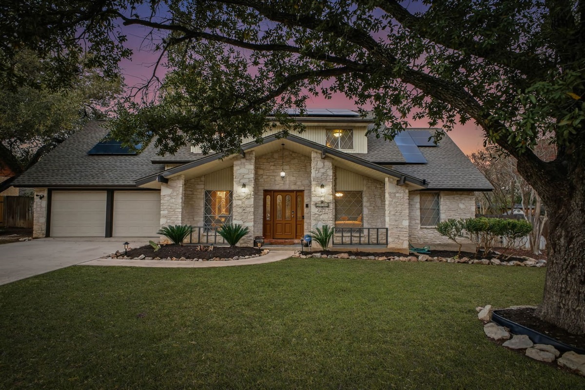 Driveway parking for up to 4 cars