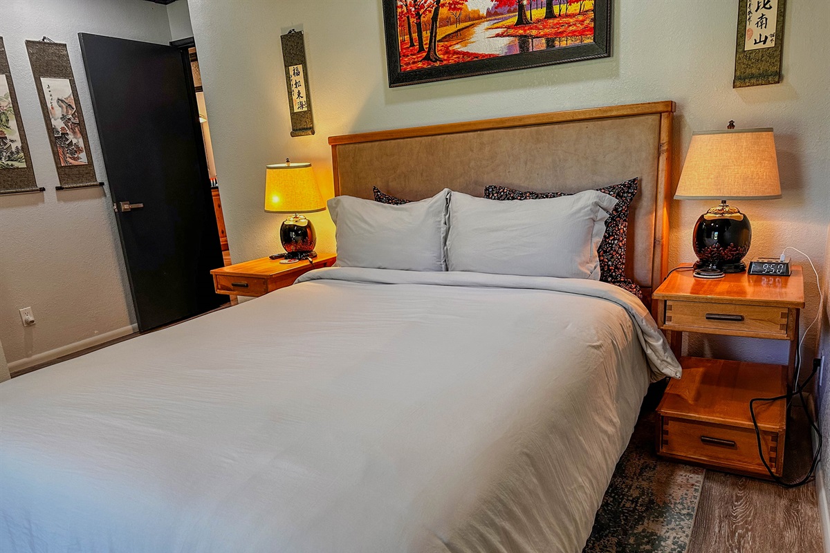 Queen Bed in 2nd Bedroom