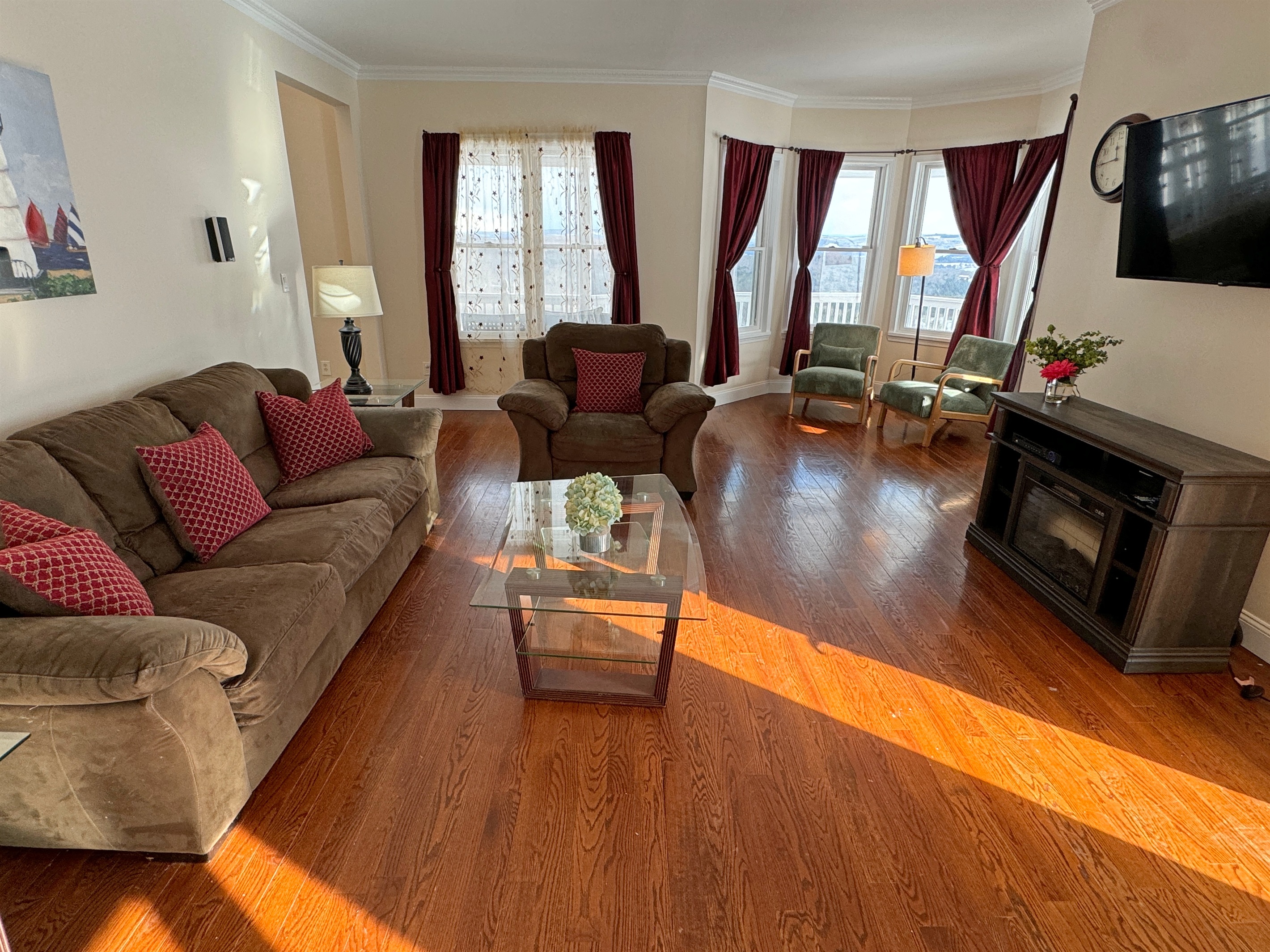Large sunfilled 1st floor living room