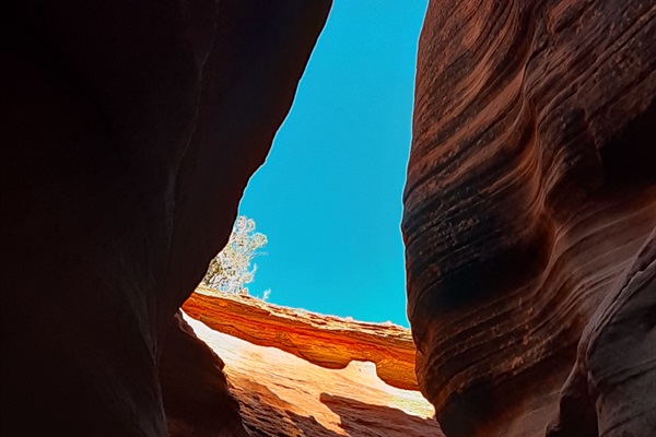 peekaboo slot canyon (red canyon)