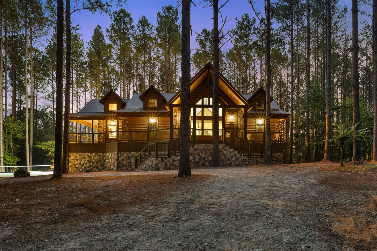 Welcome to Madison Arbor!! Our family's cabin offers 4 ensuite Master bedrooms, a large bunk room, game room, sports court, and outdoor space galore!