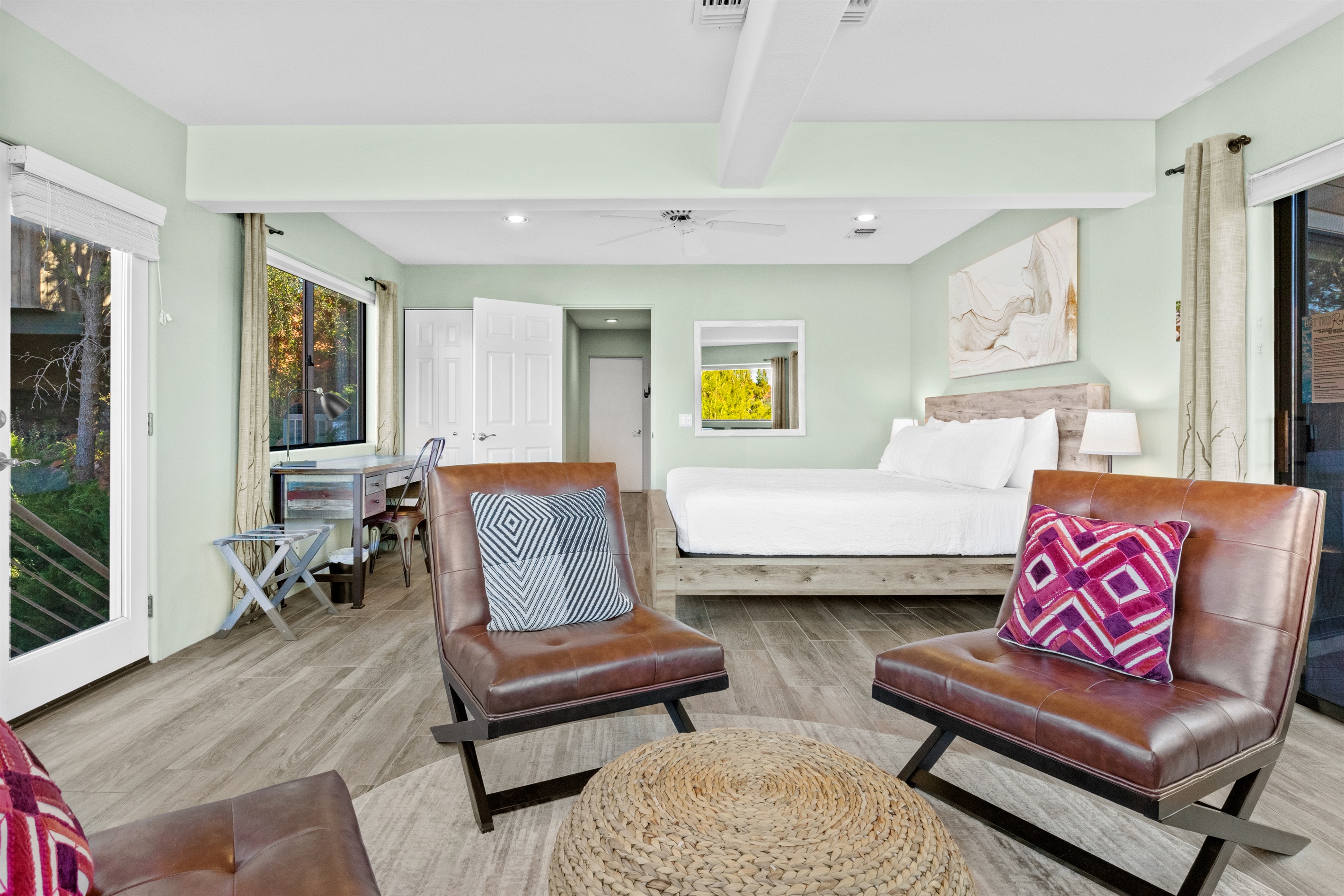 Lower bedroom #2: side entrance