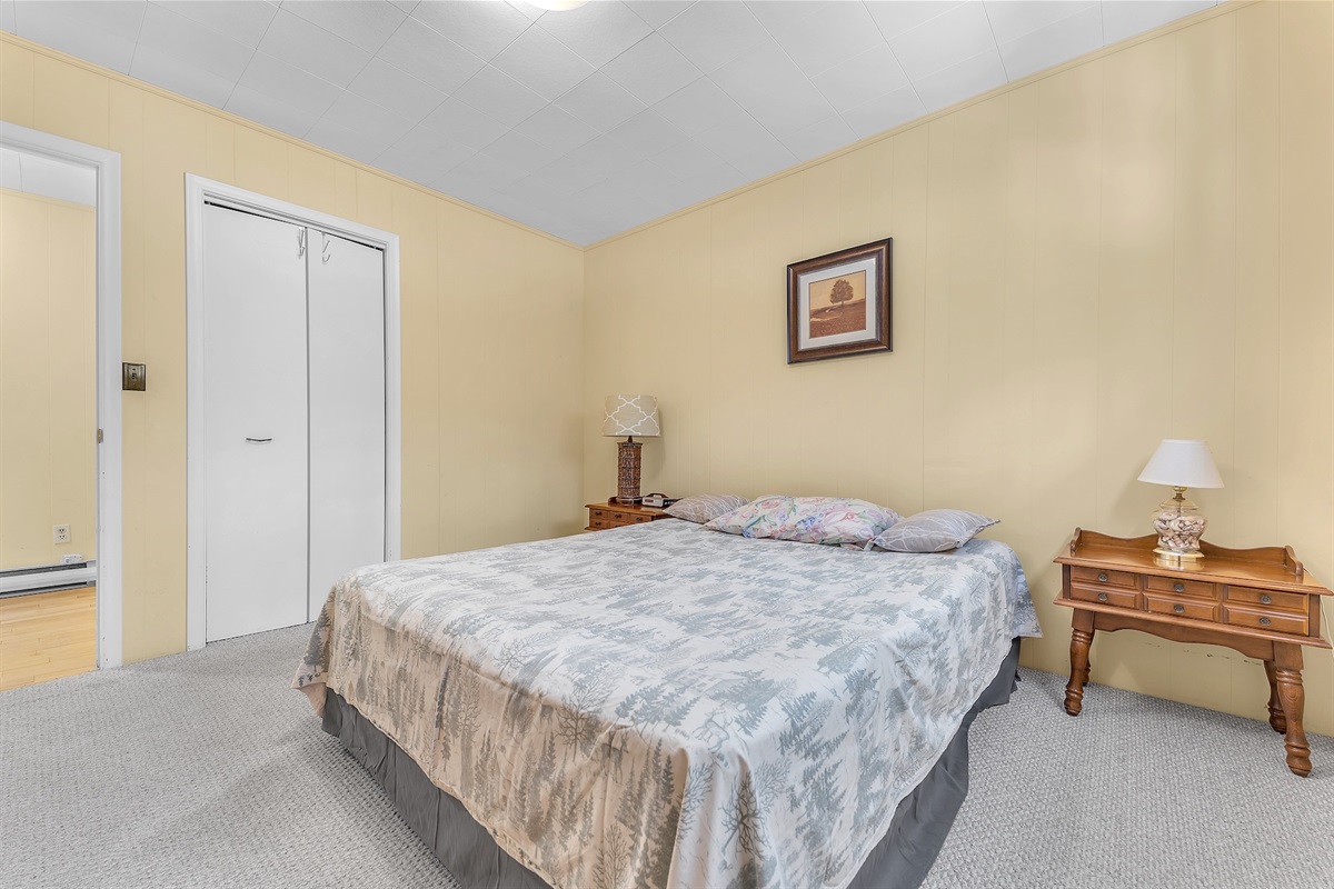 64ed01ad32994f63b656985d33d90f70 Large