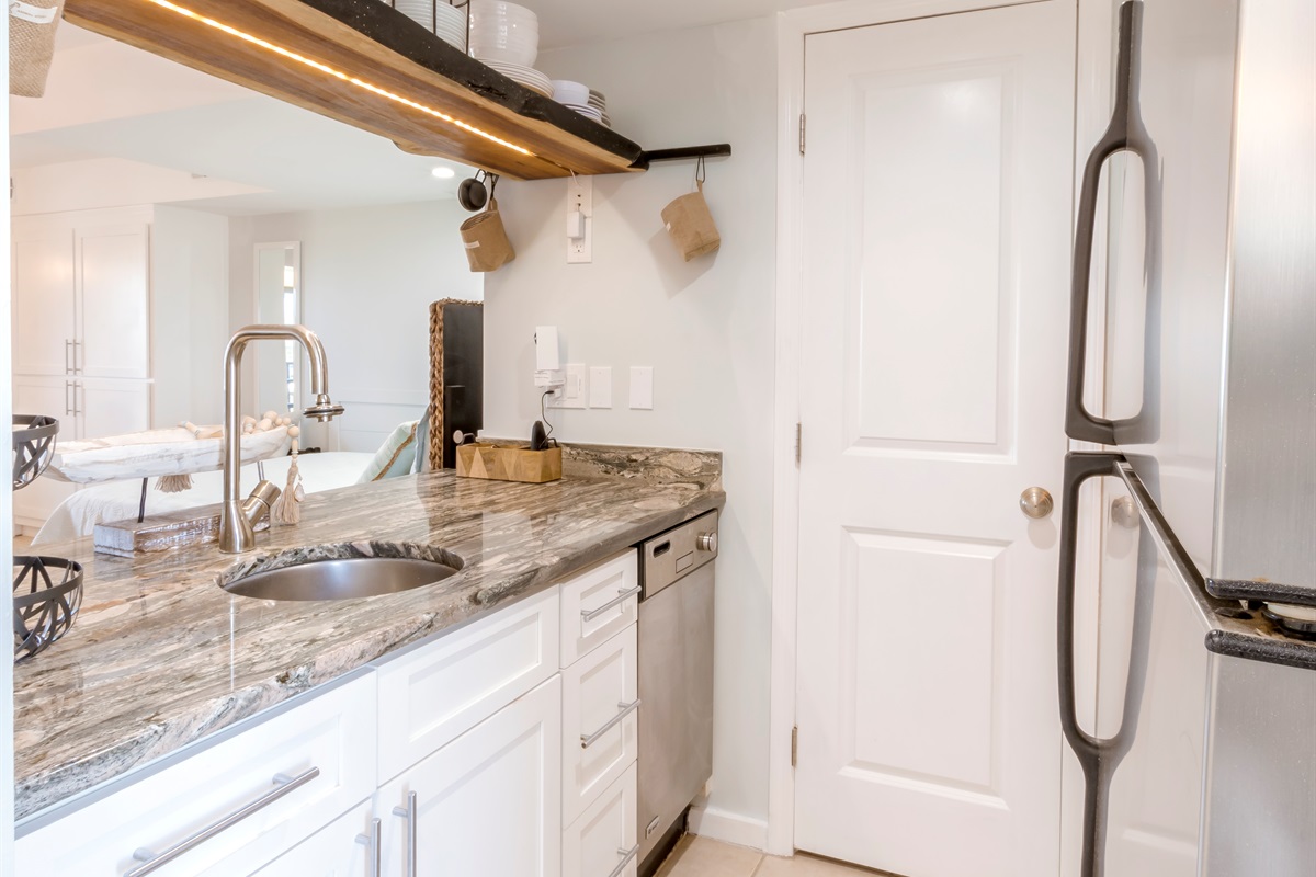 Fully Equipped Kitchen with Stainless Steel Appliances