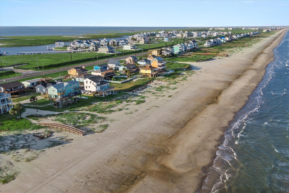 64f539e40a79477e82dbe97adee3f562 Large | Beachhouse | Texas | TX | Vacation Homes | Galveston | Crystal Beach | Kokomo | Breezy Days | Beachfront Elegance | Sunrise Serenity | Southern Sands Property Management, LLC