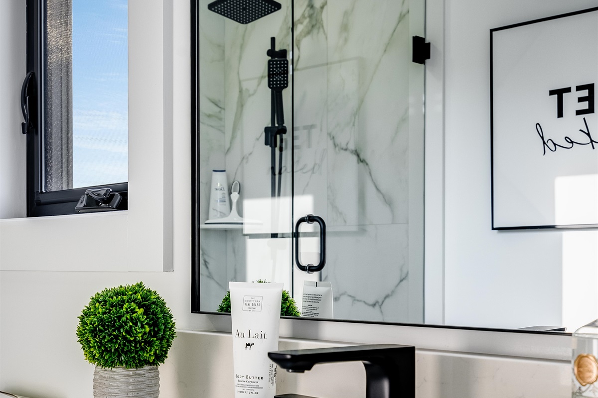 Full Bathroom, Sleek faucets and fixtures reflect contemporary sophistication.