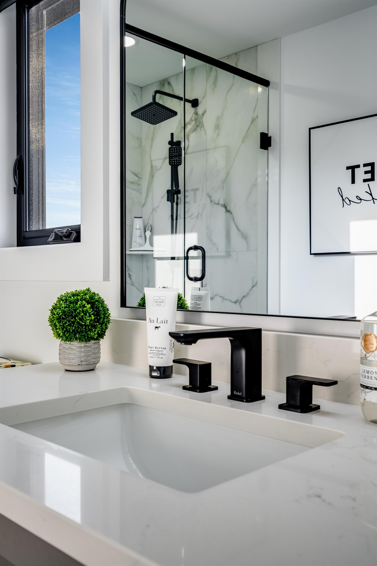 Full Bathroom, Sleek faucets and fixtures reflect contemporary sophistication.