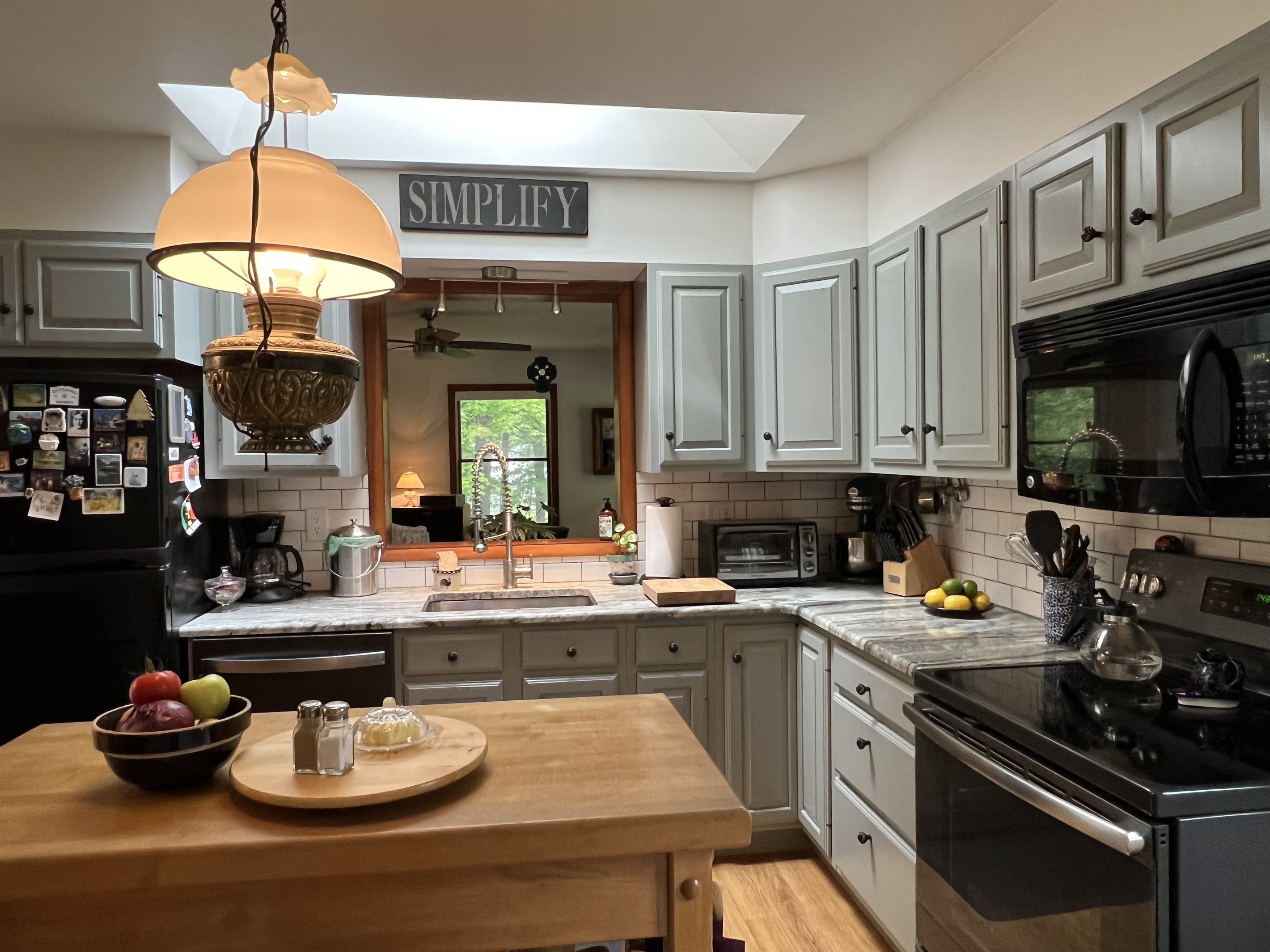 Kitchen w/ island
