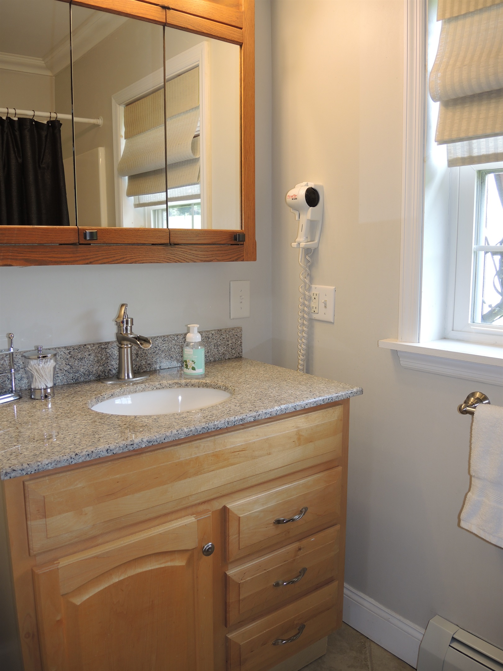 2nd floor bath off hallway