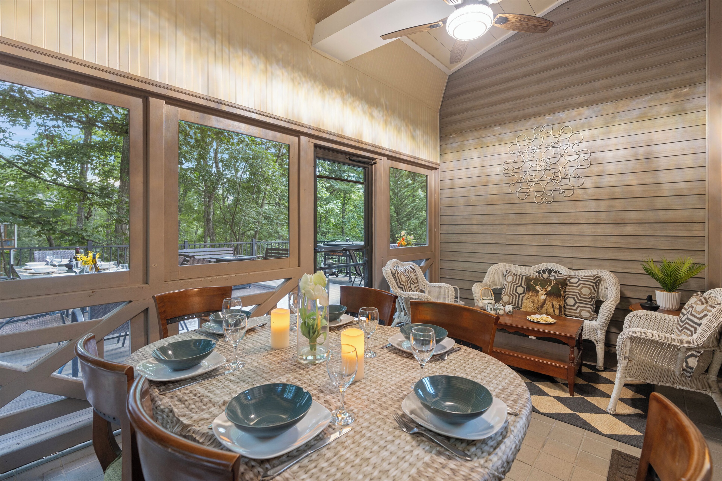 Screened in porch with table for 6 plus conversation set
