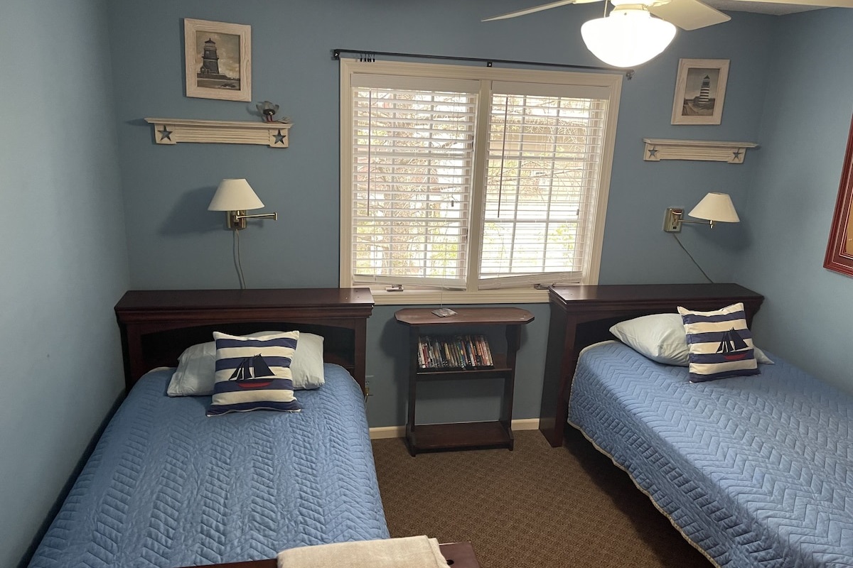 Upper Bedroom - 2 Twin Beds with TV and Jack and Jill Bathroom