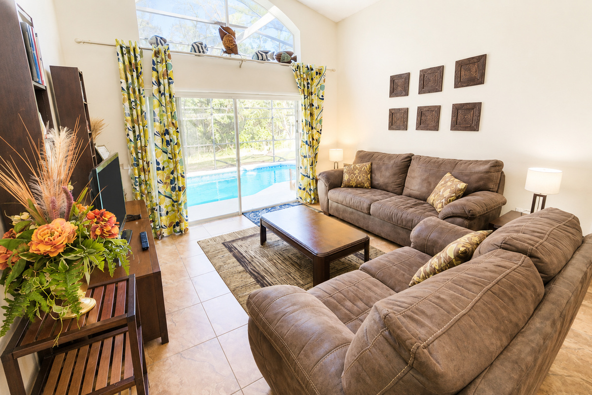 Family Room, Smart TV