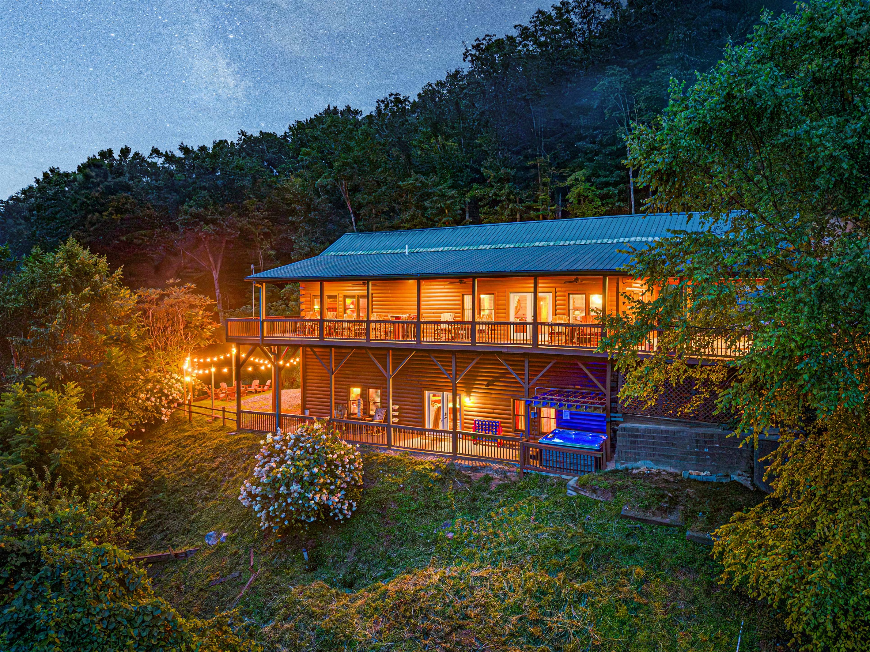 Mountain Magic: Experience unforgettable evenings at our stunning lodge.